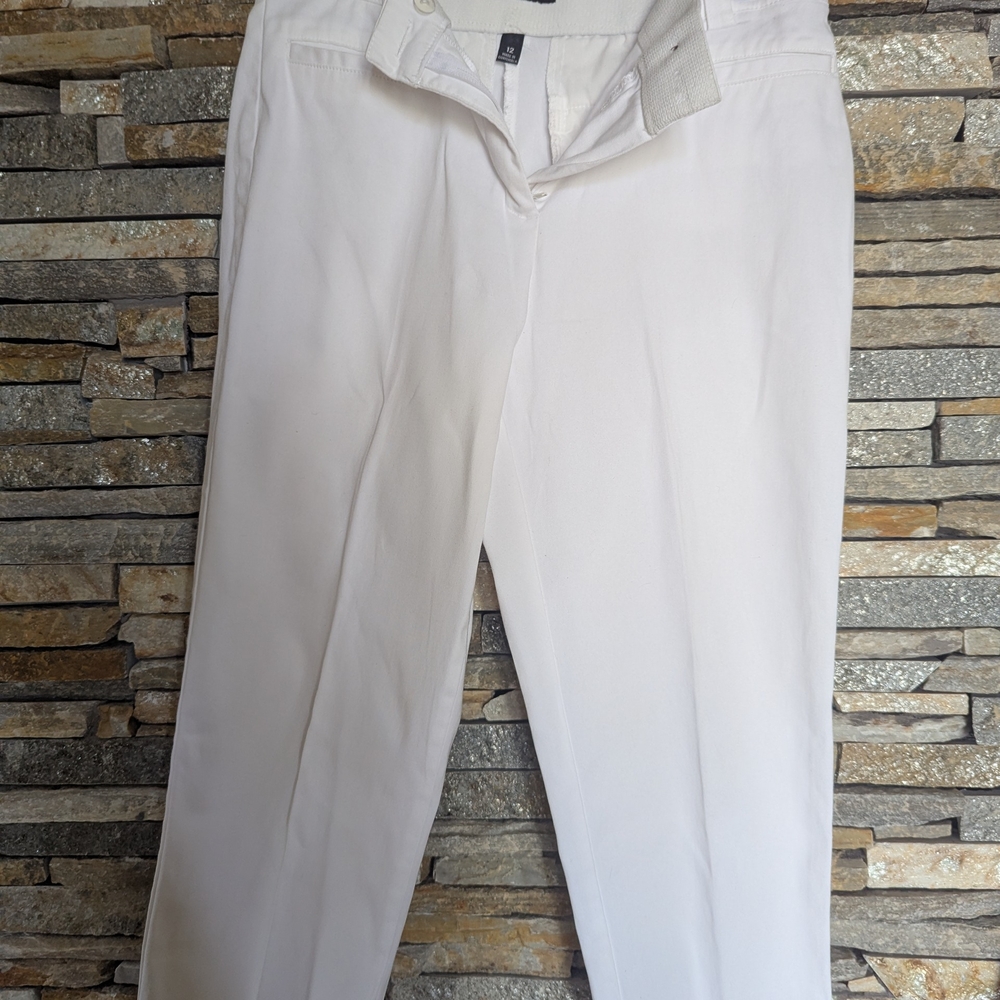 Counterparts White Capris Classic Straight-Leg